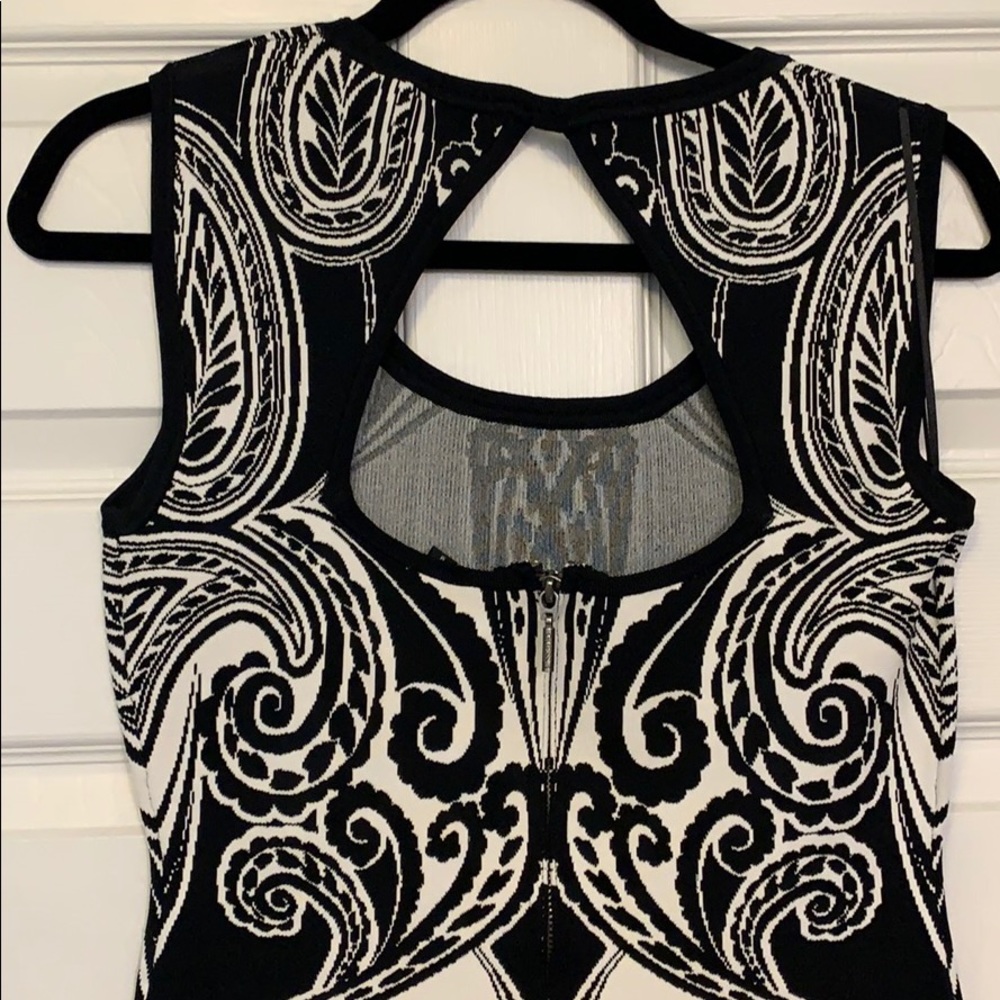 Guess mini body con dress size Medium - Picture 3 of 6